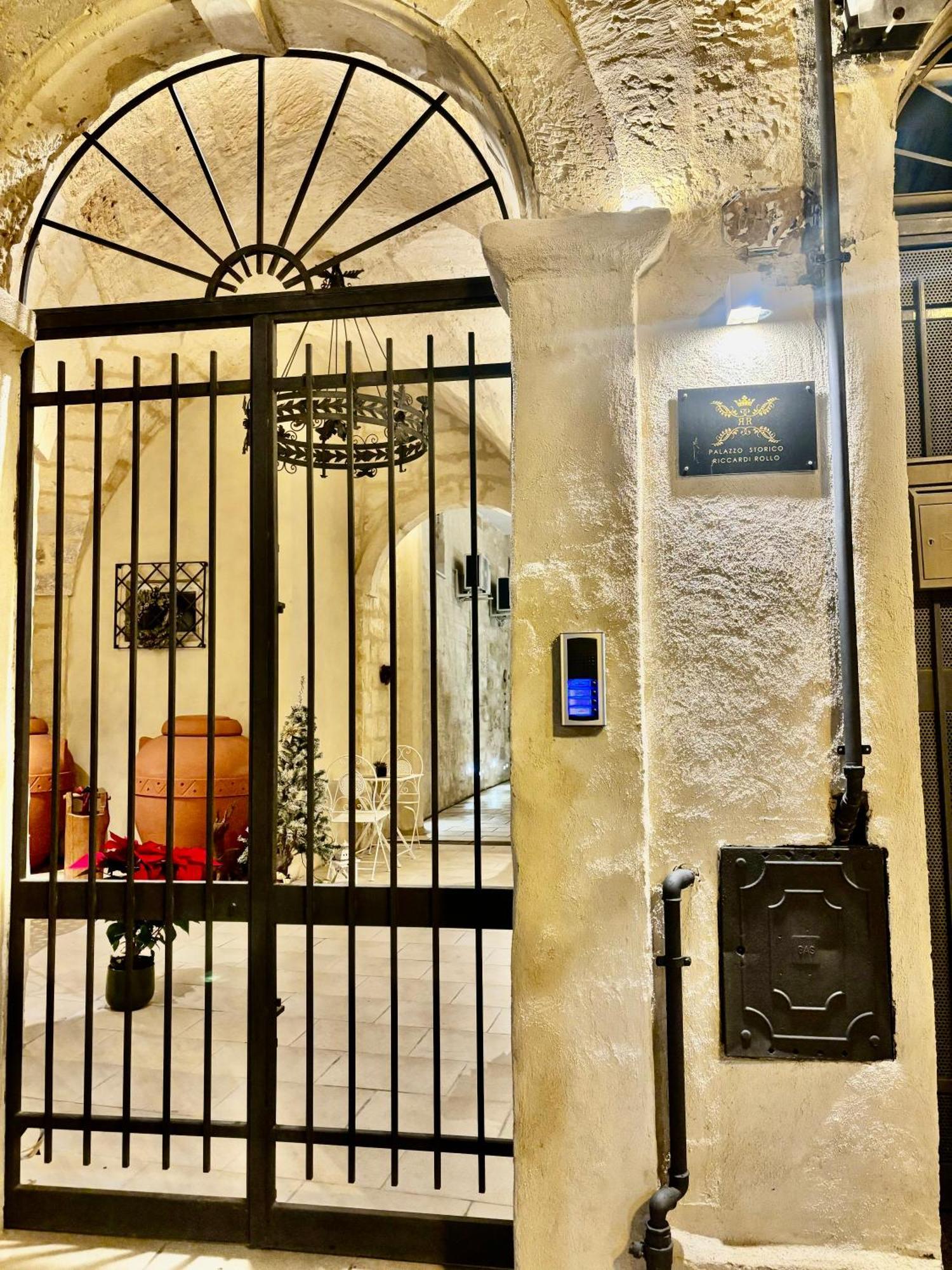 Palazzo Storico Riccardi Rollo Apartment Сан Чезарио ди Лече Екстериор снимка