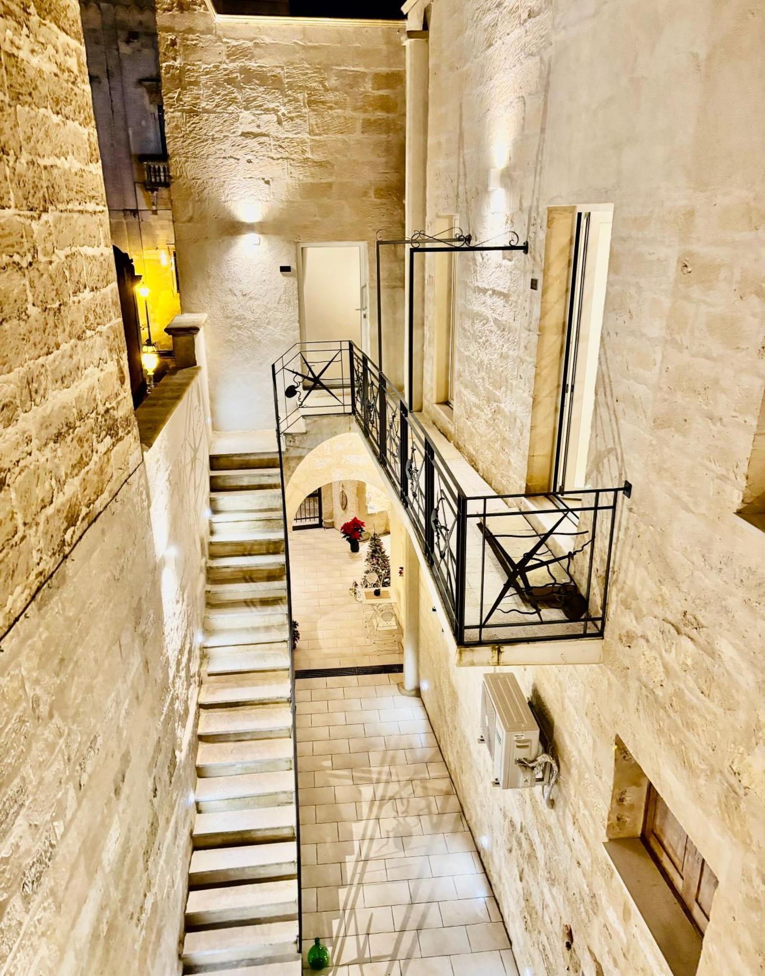 Palazzo Storico Riccardi Rollo Apartment Сан Чезарио ди Лече Екстериор снимка