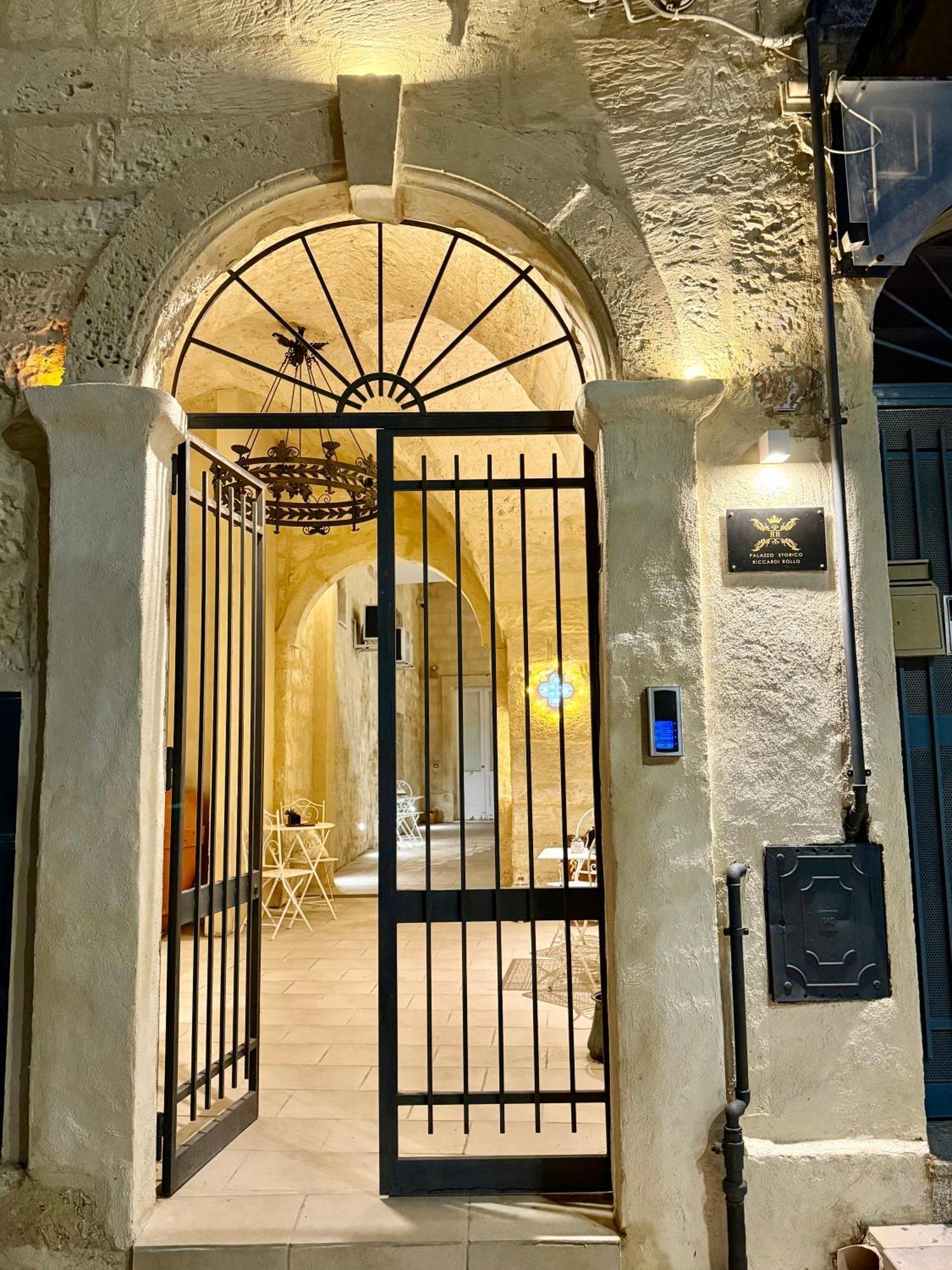 Palazzo Storico Riccardi Rollo Apartment Сан Чезарио ди Лече Екстериор снимка