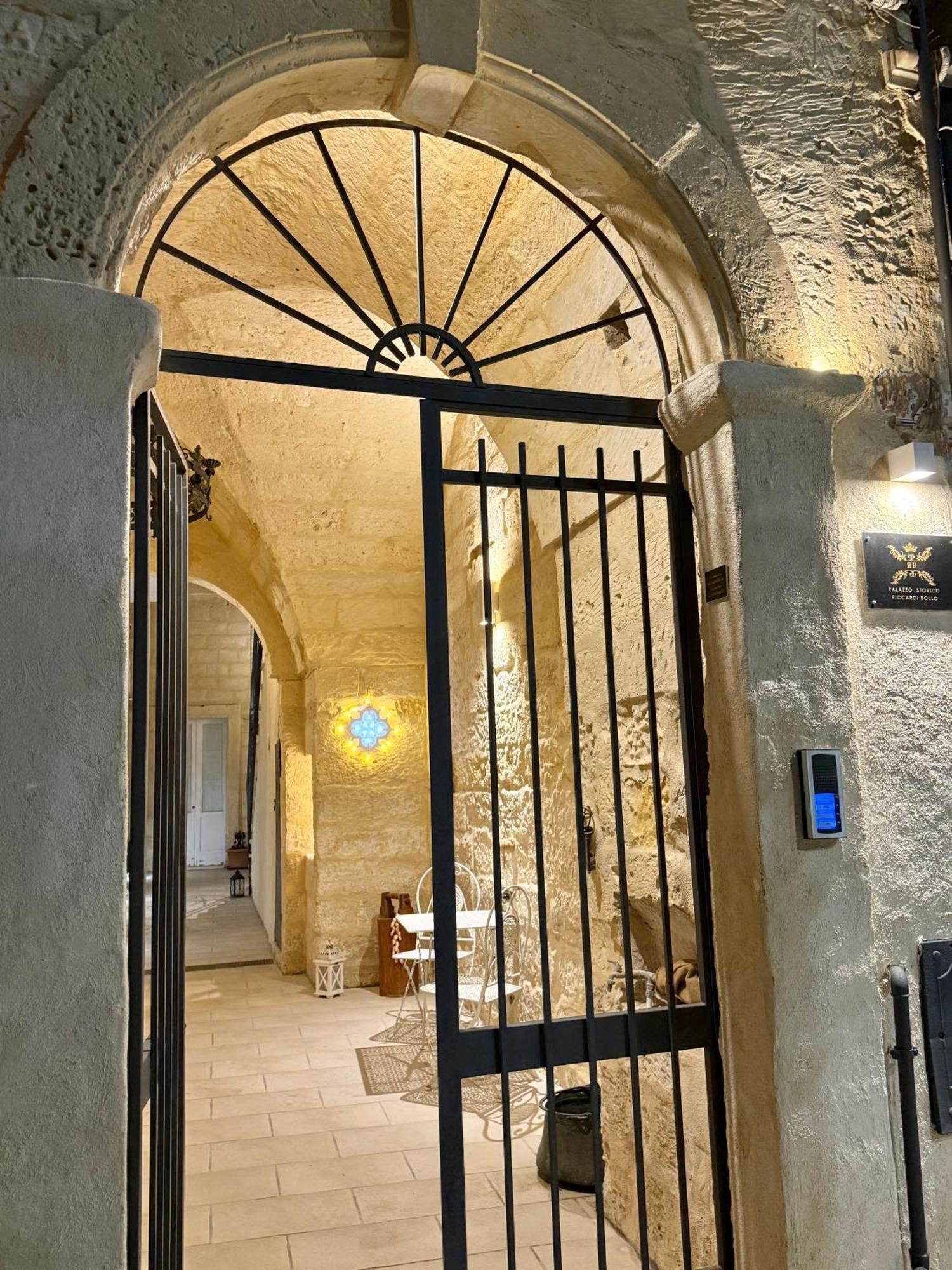 Palazzo Storico Riccardi Rollo Apartment Сан Чезарио ди Лече Екстериор снимка